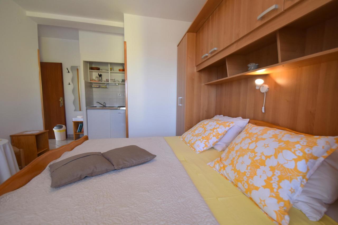 Apartments Josipa Malinska Esterno foto