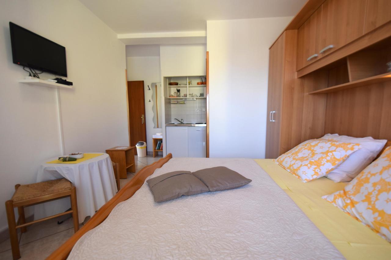 Apartments Josipa Malinska Esterno foto