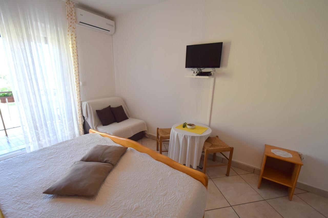 Apartments Josipa Malinska Esterno foto